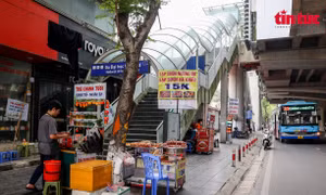 Ngang nhiên chiếm dụng các nhà ga tuyến Metro số 3 Hà Nội