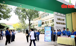 Hơn 103.000 sĩ tử Hà Nội bước vào cuộc đua 'nóng nhất năm' giành suất vào lớp 10