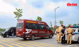 Hà Nội: Mỗi tháng xử phạt hàng trăm xe vận tải khách vi phạm luật giao thông