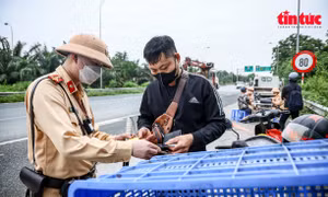 Xe máy đi vào cao tốc: Vi phạm lặp lại, giải pháp nào để chấm dứt triệt để?