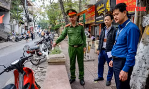 Sau phản ánh của Báo Tin tức, trật tự đô thị tại phố Vĩnh Hồ đã được chấn chỉnh