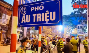 Hà Nội: An ninh thắt chặt tại khu vực Nhà thờ Lớn trong đêm Noel