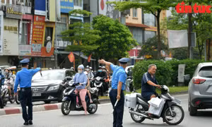 Hà Nội: Nhiều phương tiện cố tình đi sai làn, ngược chiều tại nút phân luồng thí điểm giao thông