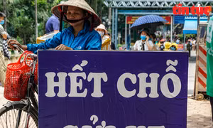 Công viên Thủ Lệ 'vỡ trận' khi hàng ngàn người đổ về vui chơi