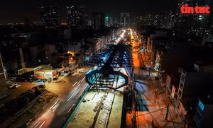 Thi công xuyên đêm trên công trường vành đai 2 trên cao Vĩnh Tuy- Ngã Tư Sở