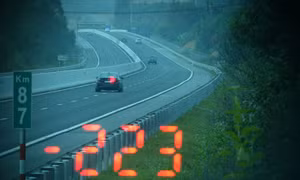 Xử phạt nặng lái xe chạy tốc độ 'kinh hoàng' 223 km/giờ