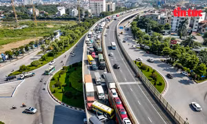 5 ô tô va chạm liên hoàn khiến vành đai 3 tê liệt