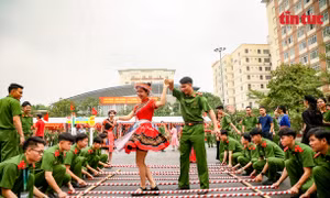 Sôi nổi hội trại 'Tiếp lửa truyền thống' của Đoàn Thanh niên Học viện CSND