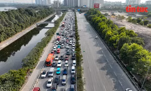 Ảnh 360: Cửa ngõ Thủ đô ùn tắc chiều mùng 4 Tết Giáp Thìn 2024