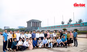 Báo Tin tức và Dân tộc học tập và làm theo tưởng Hồ Chí Minh