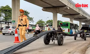 Hà Nội kiểm tra, tạm giữ hàng loạt xe tự chế chở sắt cồng kềnh