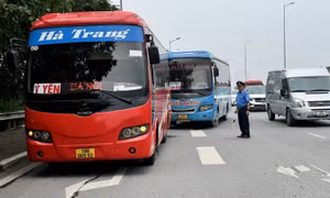 Lo ngại phát sinh 'bến cóc' khi lập điểm dừng đỗ cho xe hợp đồng