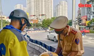 Hà Nội xử phạt hàng loạt xe ôm công nghệ vi phạm Luật giao thông