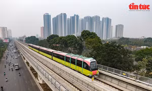 Đoàn tàu đầu tiên của tuyến metro số 3 bắt đầu chạy thử