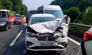 5 ô tô đâm liên hoàn, cao tốc Pháp Vân - Cầu Giẽ ùn tắc kéo dài