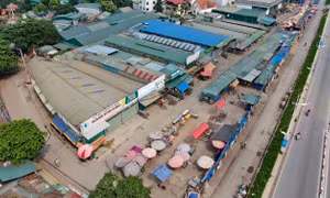 Chợ hoa lớn nhất Thủ đô vắng lặng kể từ khi có ca mắc COVID-19