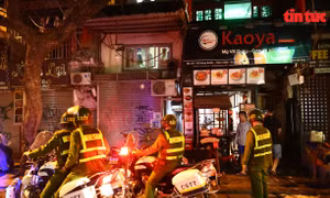 Hà Nội: Tìm người đến tượng đài ở hồ Gươm, bệnh viện... liên quan đến COVID-19