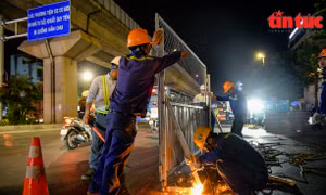 Hà Nội: Xuyên đêm dựng 'lô cốt' trên đường Nguyễn Trãi