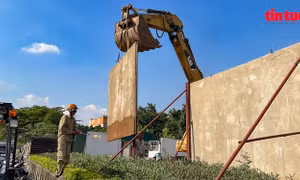 Tháo rào chắn bê tông gây bức xúc dư luận tại dự ánh vành đai 2,5