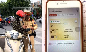 Ngày đầu Công an TP Hà Nội xử phạt bằng lái trên App VNeID