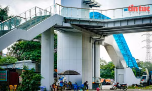 Quán trà đá, rác thải, hàng rong... bủa vây dọc tuyến đường sắt đô thị Cát Linh-Hà Đông
