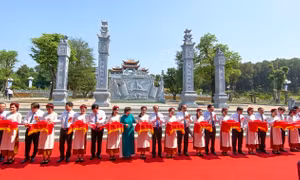 Thủ tướng Nguyễn Xuân Phúc dự lễ khánh thành đền Chung Sơn – Đền thờ gia tiên Chủ tịch Hồ Chí Minh