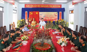 Ấm lòng chiến sĩ ngày Tết