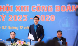 Ông Ngọ Duy Hiểu, Phó Chủ tịch Tổng Liên đoàn Lao động Việt Nam trả lời báo chí tại họp báo sau Đại hội XIII Công đoàn Việt Nam.