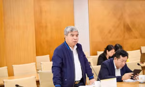 Ông Lê Đình Hanh, Phó Giám đốc NAFOSTED trả lời câu hỏi của phóng viên báo Tin tức và Dân tộc