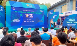 Hội chợ du lịch quốc tế VITM Hà Nội 2024 thu hút gần 80.000 lượt khách tới tham quan, mua tour dịp hè.