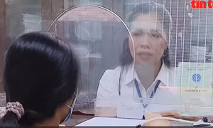 Cấp BHYT miễn phí cho người trên 70 tuổi ở Hà Nội