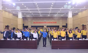 Tuổi trẻ Bưu điện Việt Nam ra quân tuyên truyền, vận động người dân tham gia bảo hiểm xã hội, bảo hiểm y tế