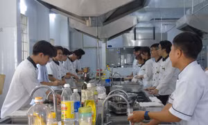Tuyển sinh trường nghề gắn với việc làm