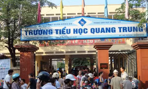 Yêu cầu trường tiểu học Quang Trung tạm đình chỉ cô giáo cho tát học sinh 20 cái