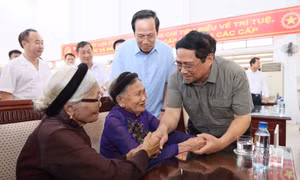 Mức trợ cấp ưu đãi hàng tháng với Bà mẹ Việt Nam anh hùng