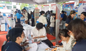 Kết nối thị trường, hỗ trợ lao động tìm việc cuối năm