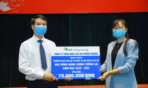 Trao học bổng Năng lượng Tương lai AES cho sinh viên xuất sắc