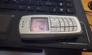 Điện thoại công nghệ 2G, hay còn gọ là điện thoại "cục gạch" vẫn đang được nhiều phụ huynh trang bị cho con
