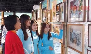 Triển lãm ‘Hà Nội Thanh Tân’ phản chiếu hơi thở trẻ trung giữa lòng di sản