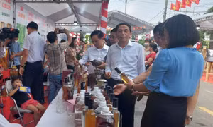 Tuần hàng tư vấn, giới thiệu sản phẩm OCOP TP Hà Nội năm 2022 tại huyện Phúc Thọ