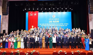 Tuyên đương 100 cán bộ công đoàn tiêu biểu nhân dịp kỷ niệm 30 năm Công đoàn Viên chức Việt Nam
