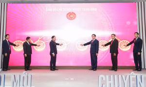 Lãnh đạo MobiFone ký kết với các đơn vị trong Đảng uỷ Khối sử dụng ứng dụng "Sổ tay đảng viên điện tử".