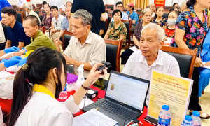 Những mái đầu bạc gửi hy vọng vào mẫu ADN tìm lại danh tính liệt sĩ