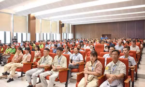 Công nhân, người lao động tại các khu công nghiệp Hà Nội kiến nghị về giải pháp hạn chế rút BHXH một lần