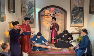 Không gian Tết Việt thời bao cấp thu hút sự tìm hiểu của các bạn trẻ.