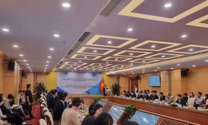 Lãnh đạo BHXH Việt Nam trao tặng Kỷ niệm chương “Vì sự nghiệp BHXH Việt Nam” cho các cá nhân​.