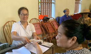 Chi trả lương hưu cho người hưởng bằng tiền mặt tại Thái Nguyên ngay sau lũ