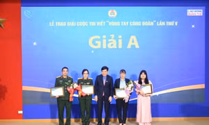 Trao giải cuộc thi viết ‘Vòng tay công đoàn’ lần thứ V