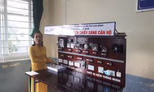 Cô giáo tâm huyết dạy nghề cho học sinh miền núi