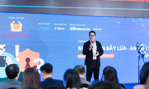 chuyên gia Vũ Ngọc Sơn, Trưởng ban Nghiên cứu, tư vấn, phát triển công nghệ và Hợp tác quốc tế của Hiệp hội An ninh mạng quốc gia đưa ra những giải pháp bảo vệ người dùng khi tham gia các giao dịch thương mại điện tử 